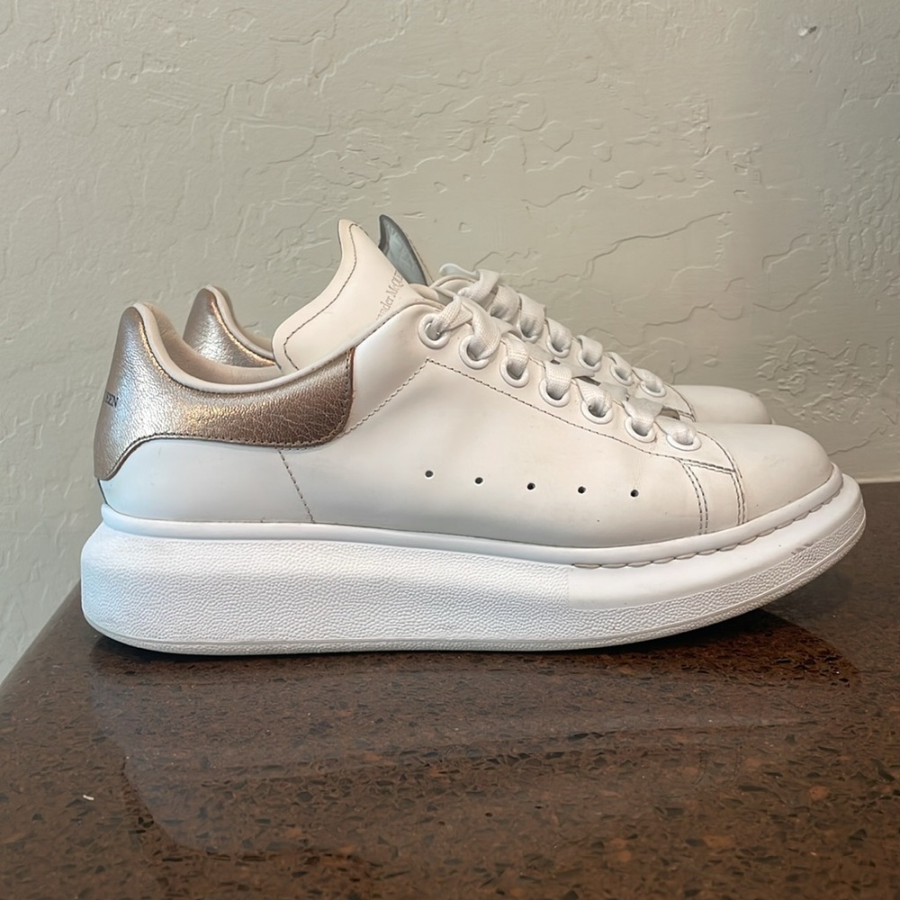 Alexander McQueen Women’s Oversized Sneaker White/ Rosegold - Picture 5 of 6